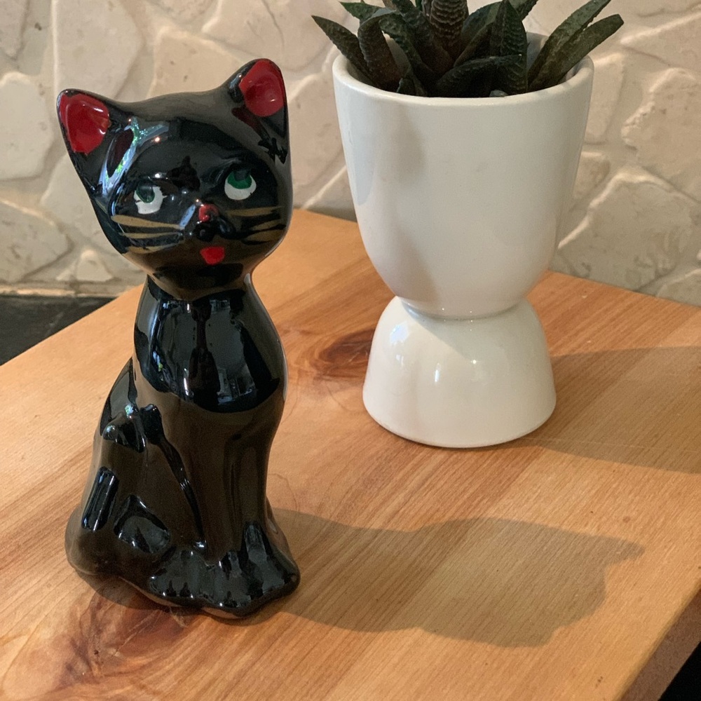 VINTAGE REDWARE| Glossy Black Cat Figurine